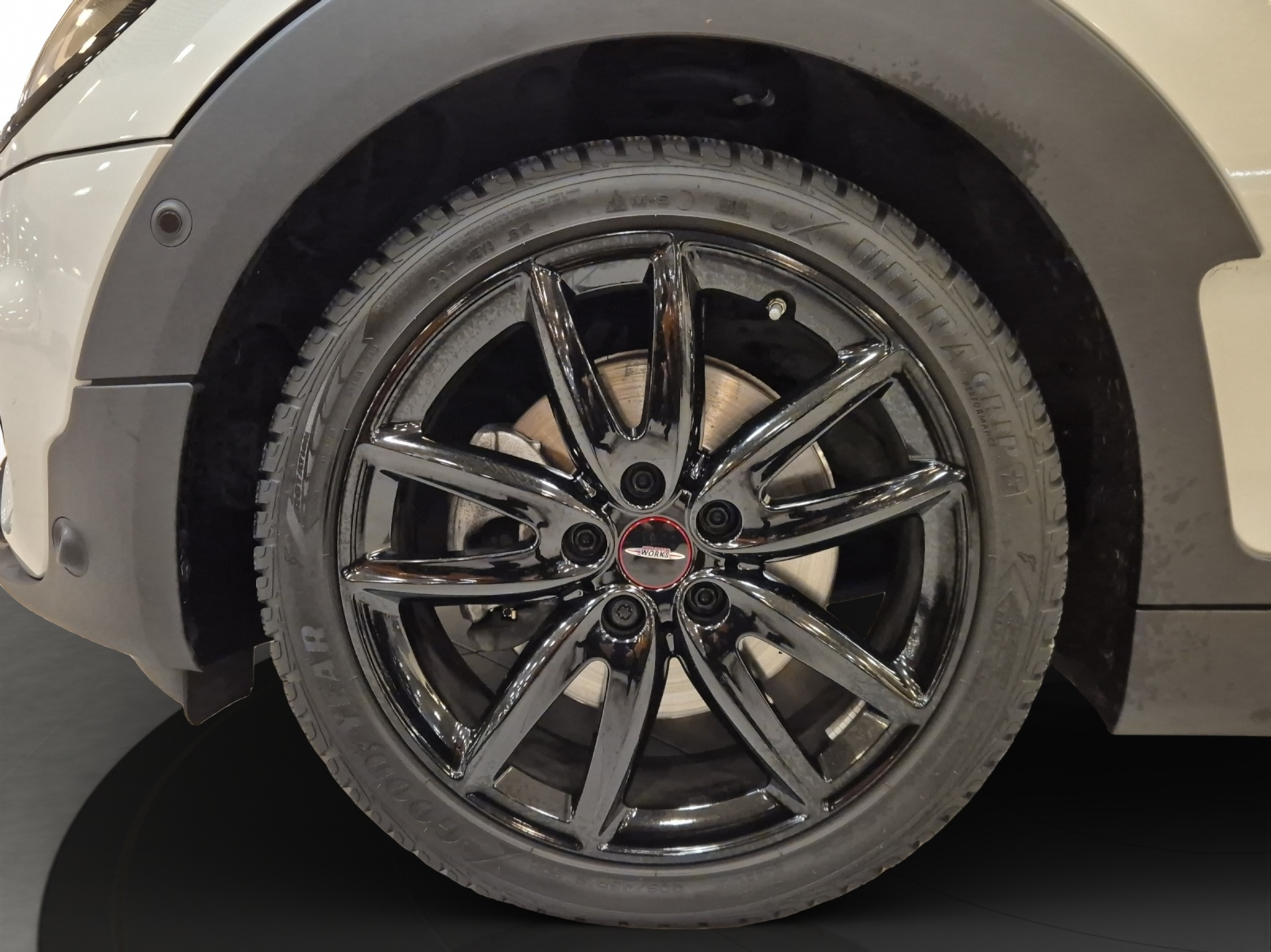 listing desktop thumbnail image 3