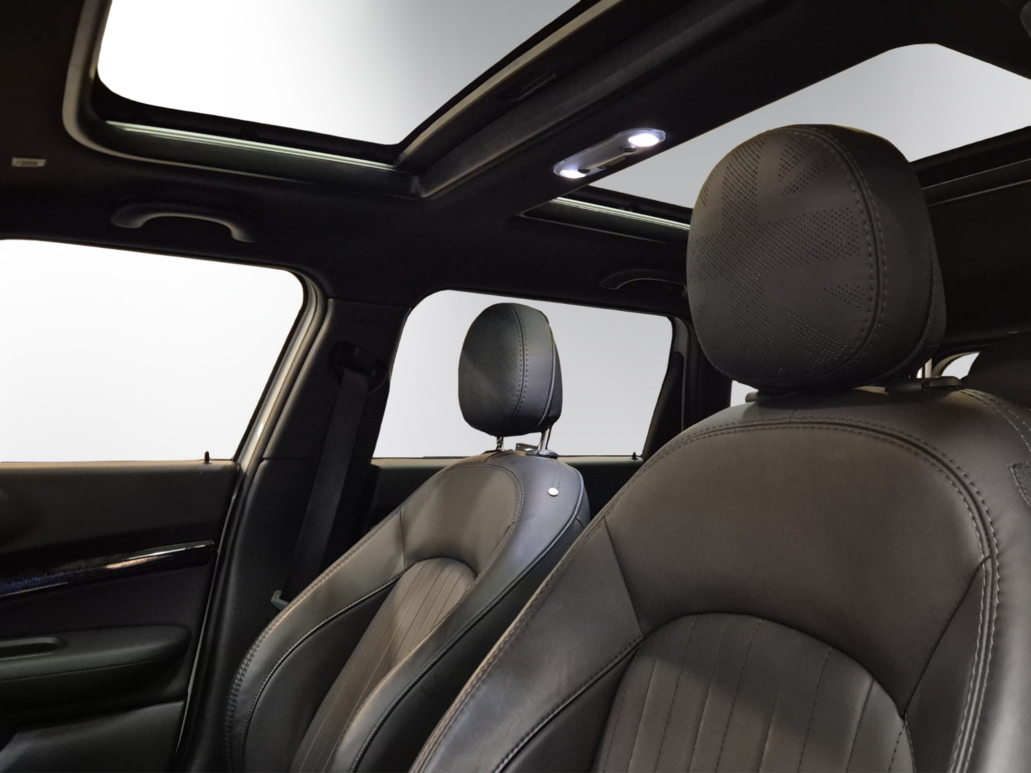 listing desktop thumbnail image 8