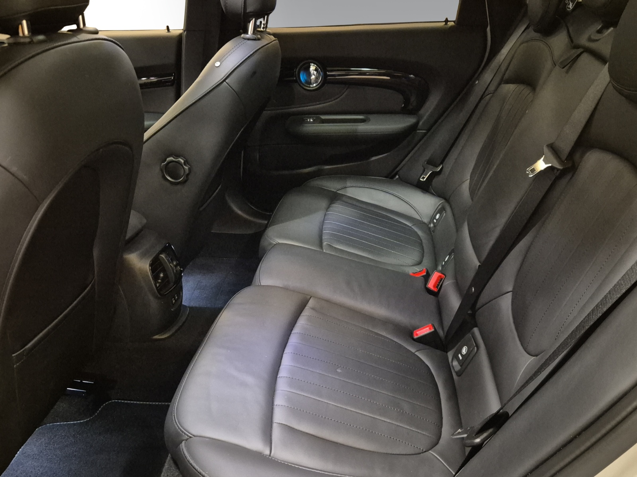 listing desktop thumbnail image 9