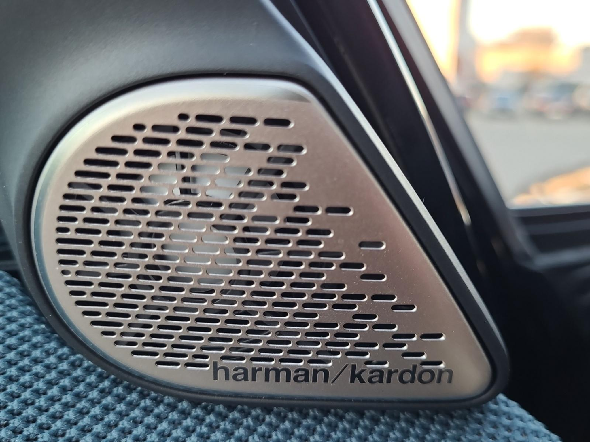 listing desktop thumbnail image 18