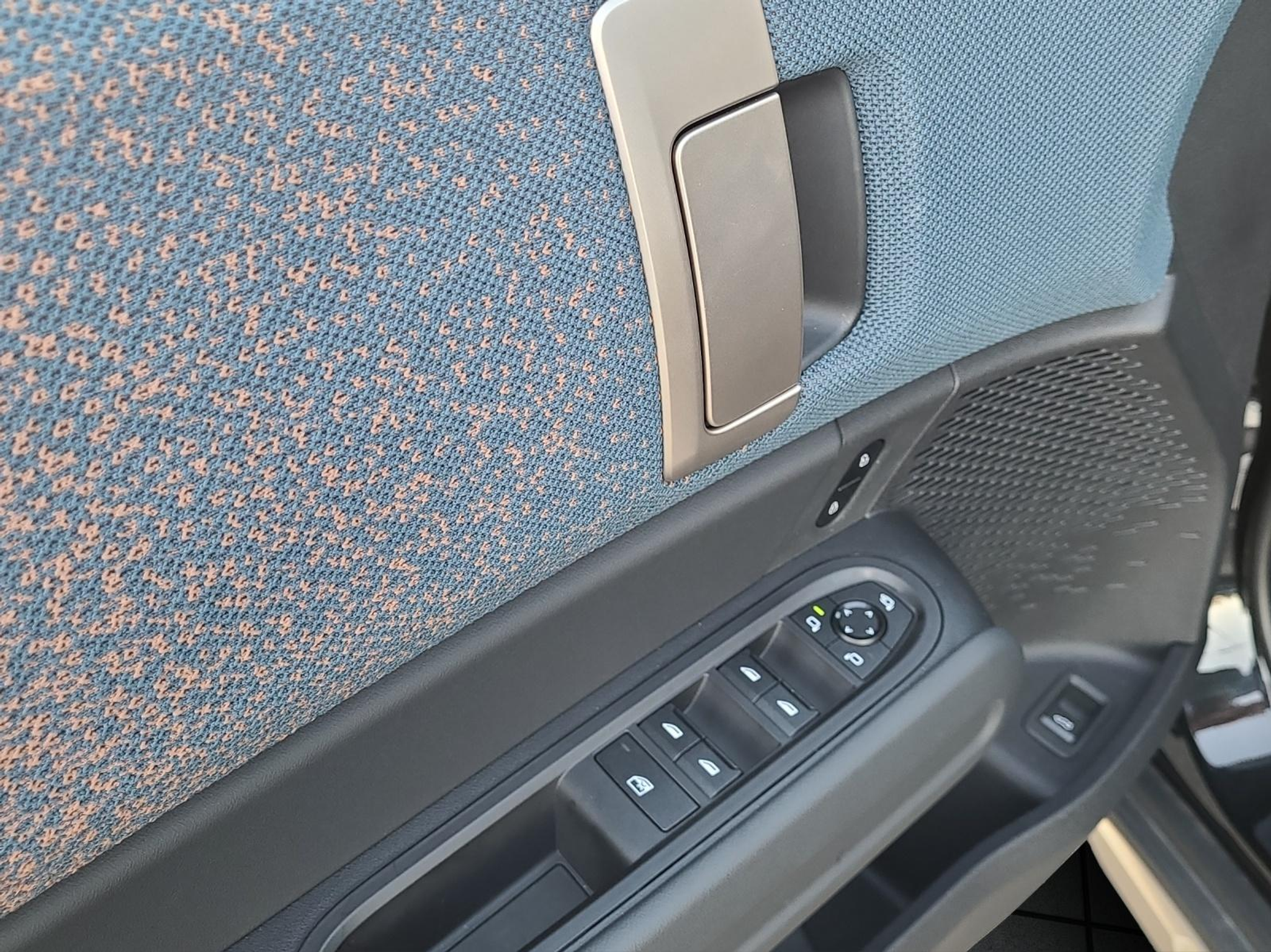 listing desktop thumbnail image 17