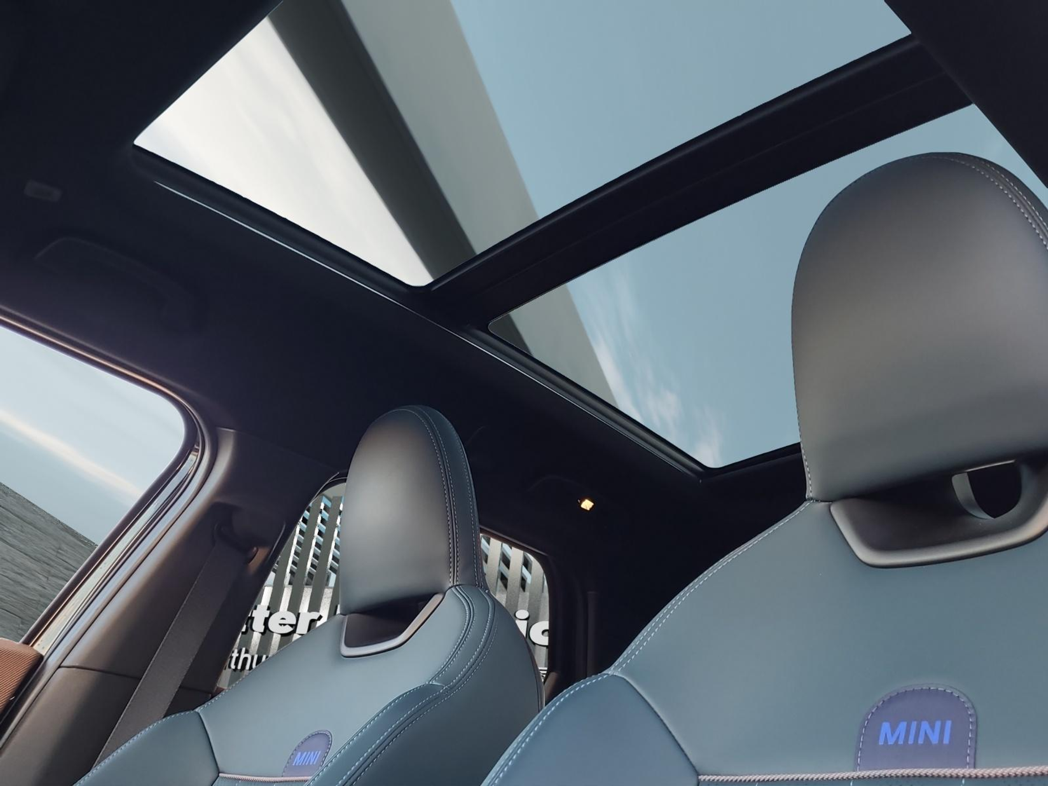 listing desktop thumbnail image 16