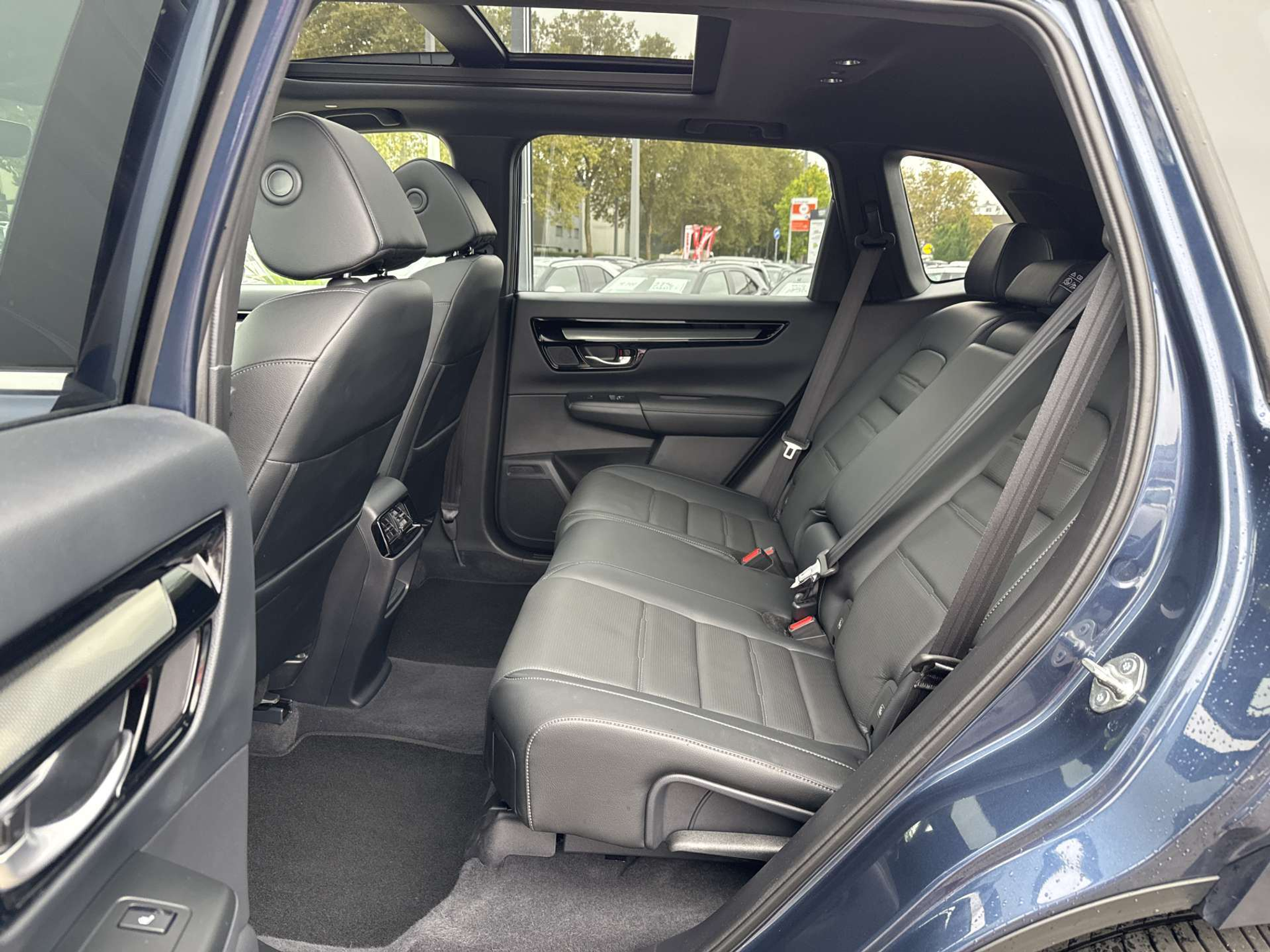 listing desktop thumbnail image 6