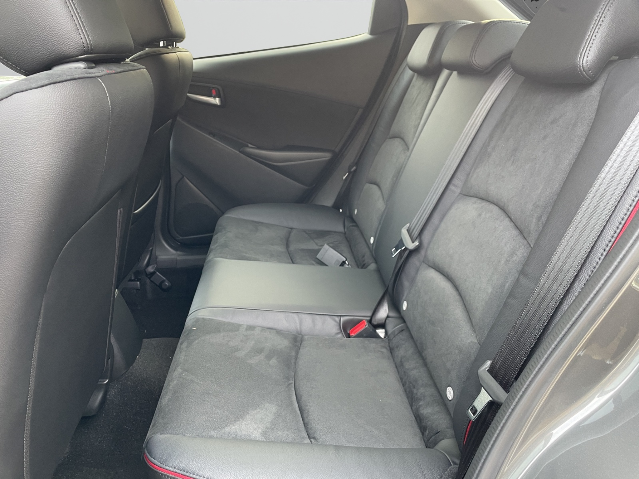 listing desktop thumbnail image 7