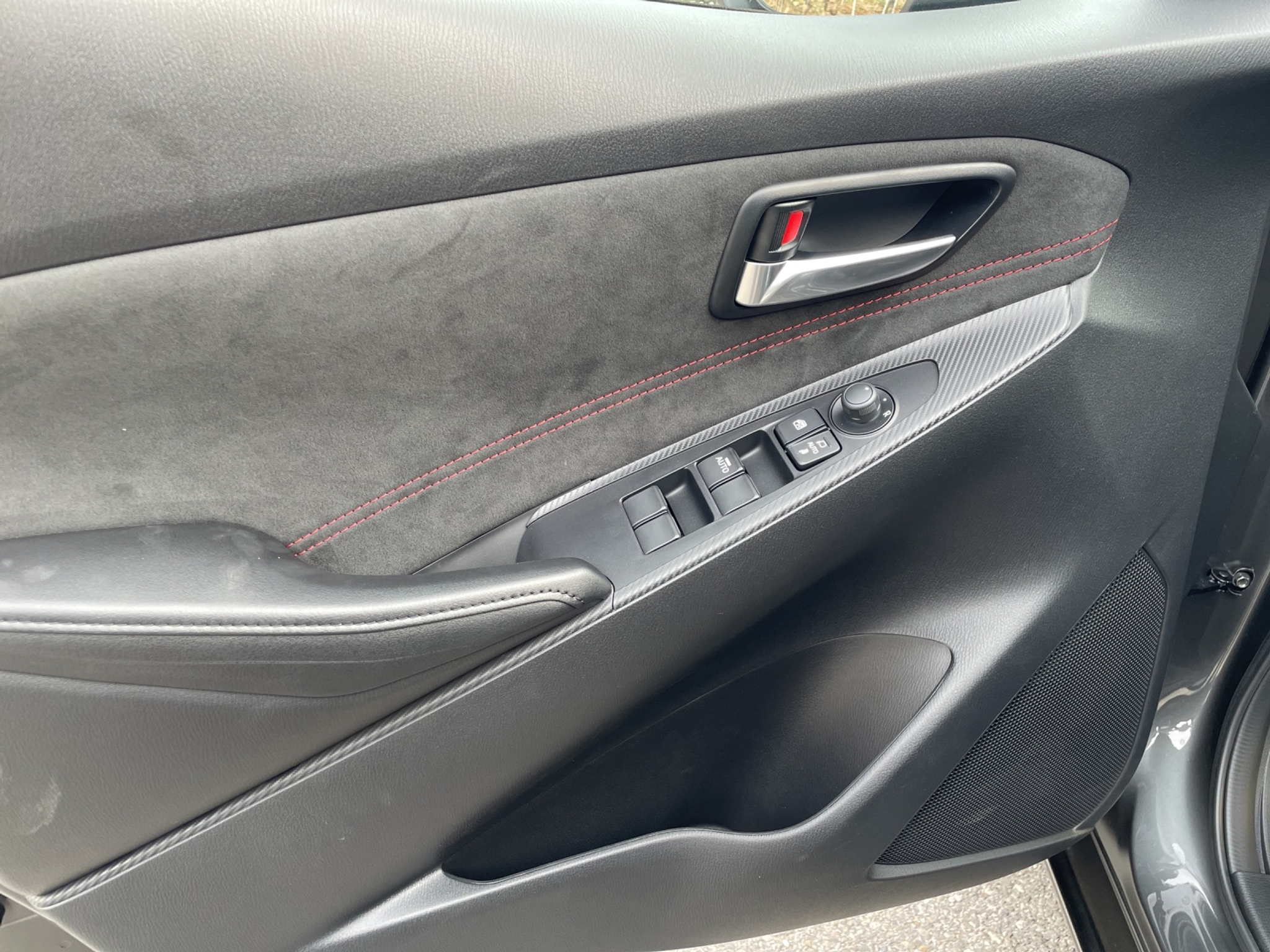 listing desktop thumbnail image 5