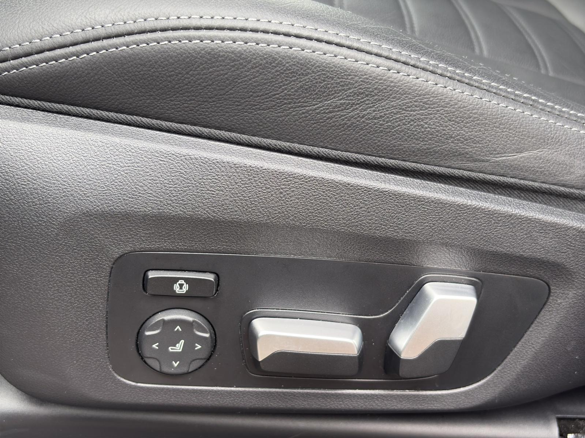 listing desktop thumbnail image 19