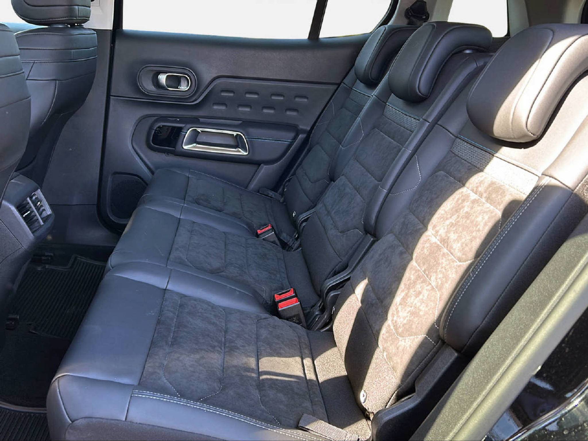 listing desktop thumbnail image 10