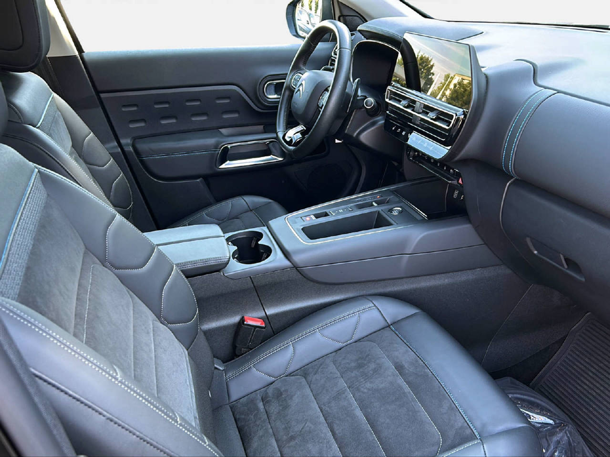 listing desktop thumbnail image 12