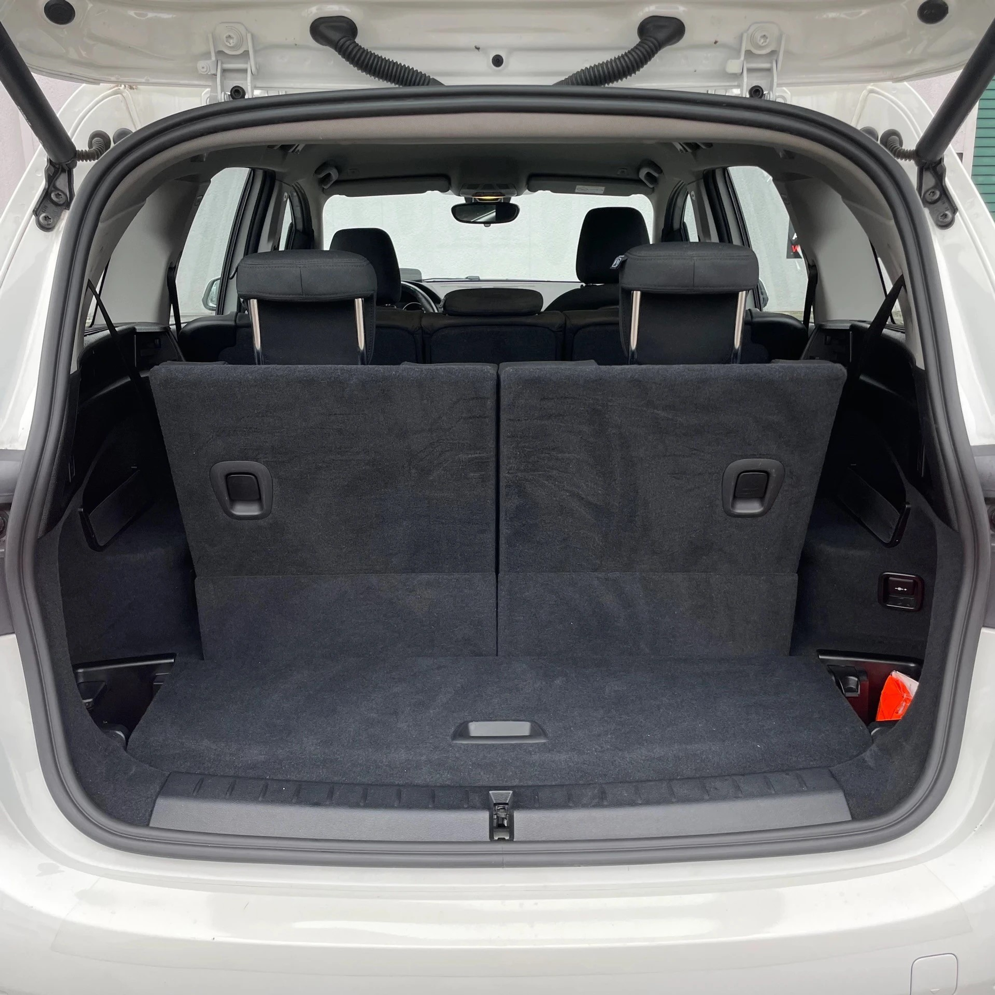 listing desktop thumbnail image 25