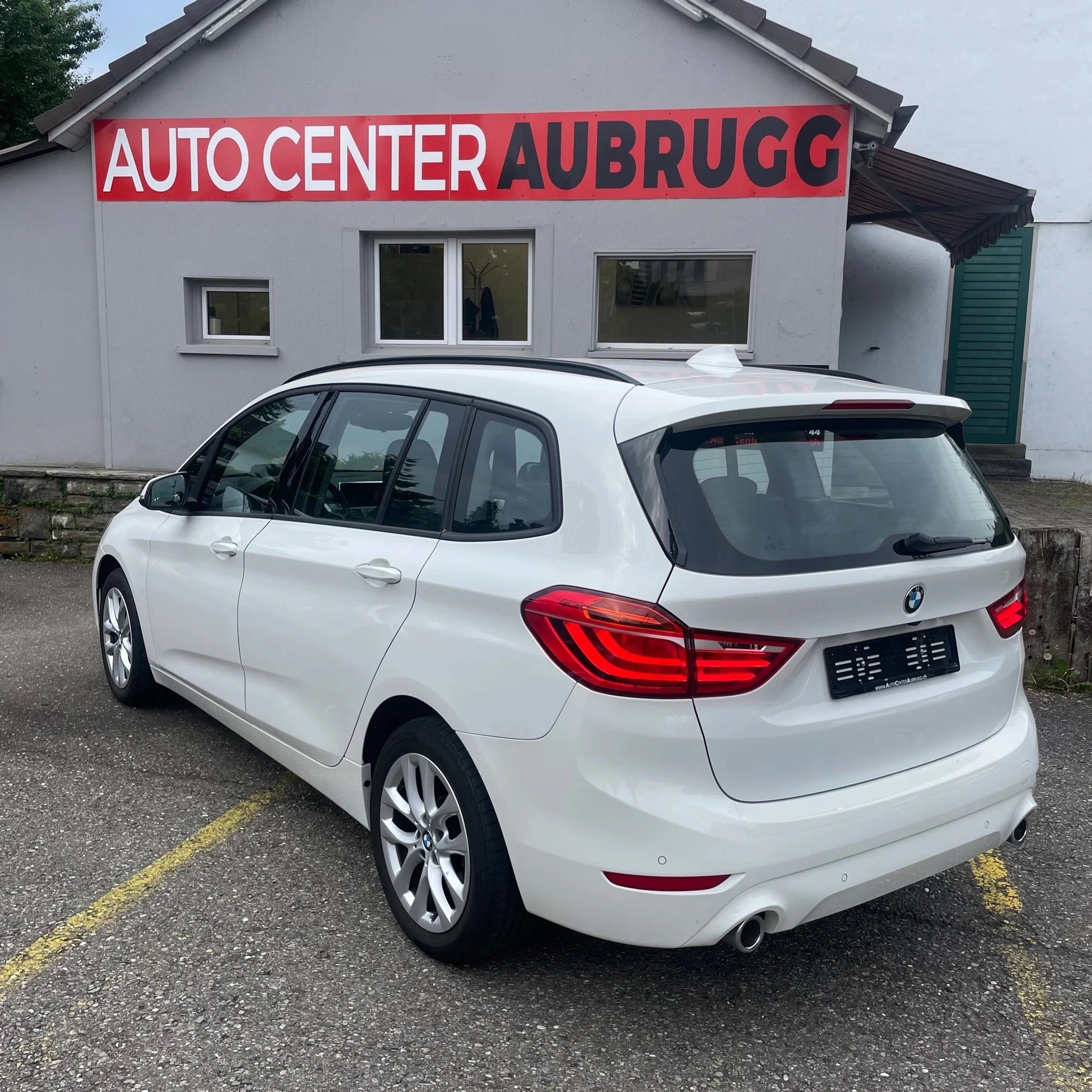 listing desktop thumbnail image 1