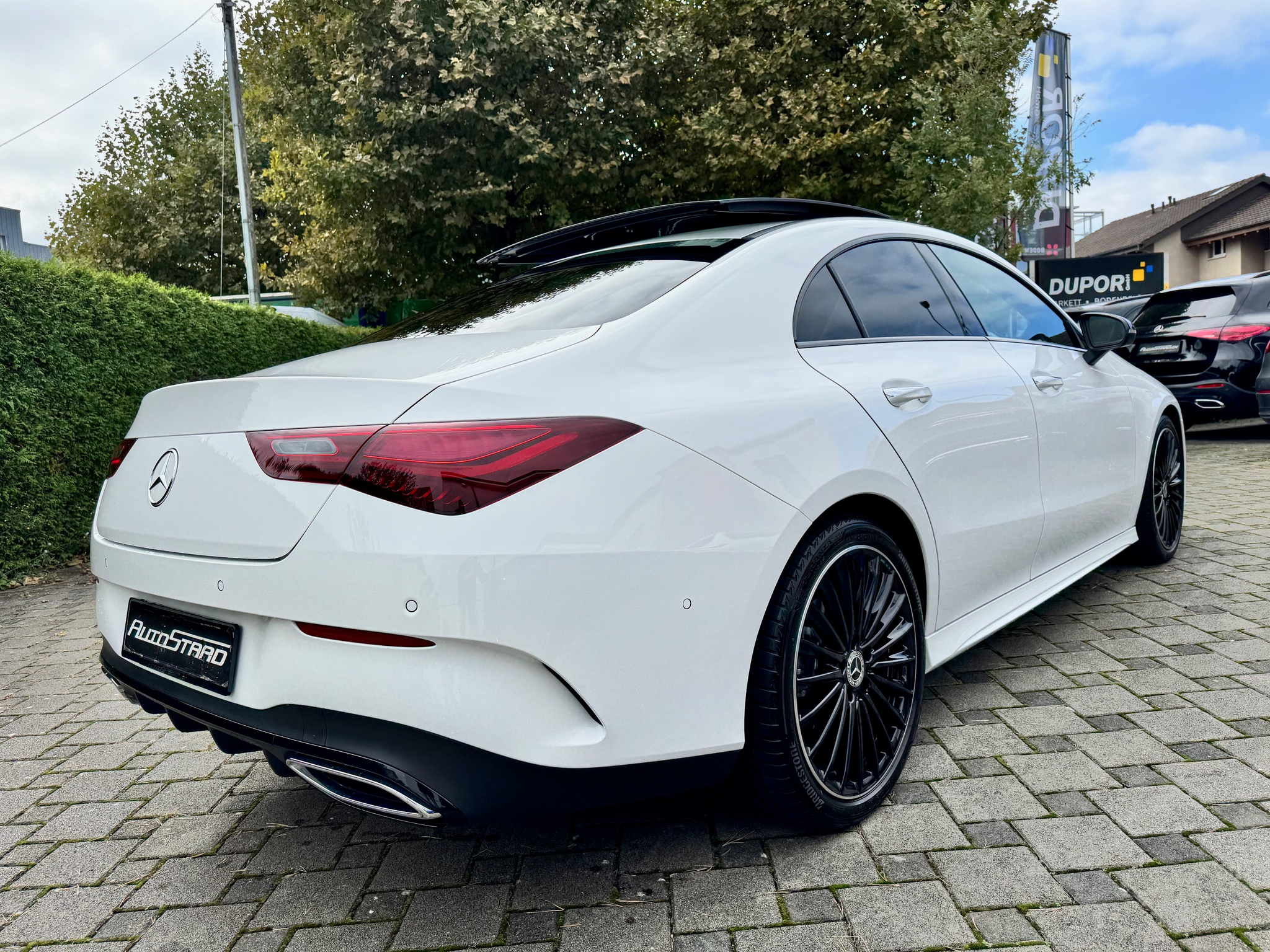 listing desktop thumbnail image 3