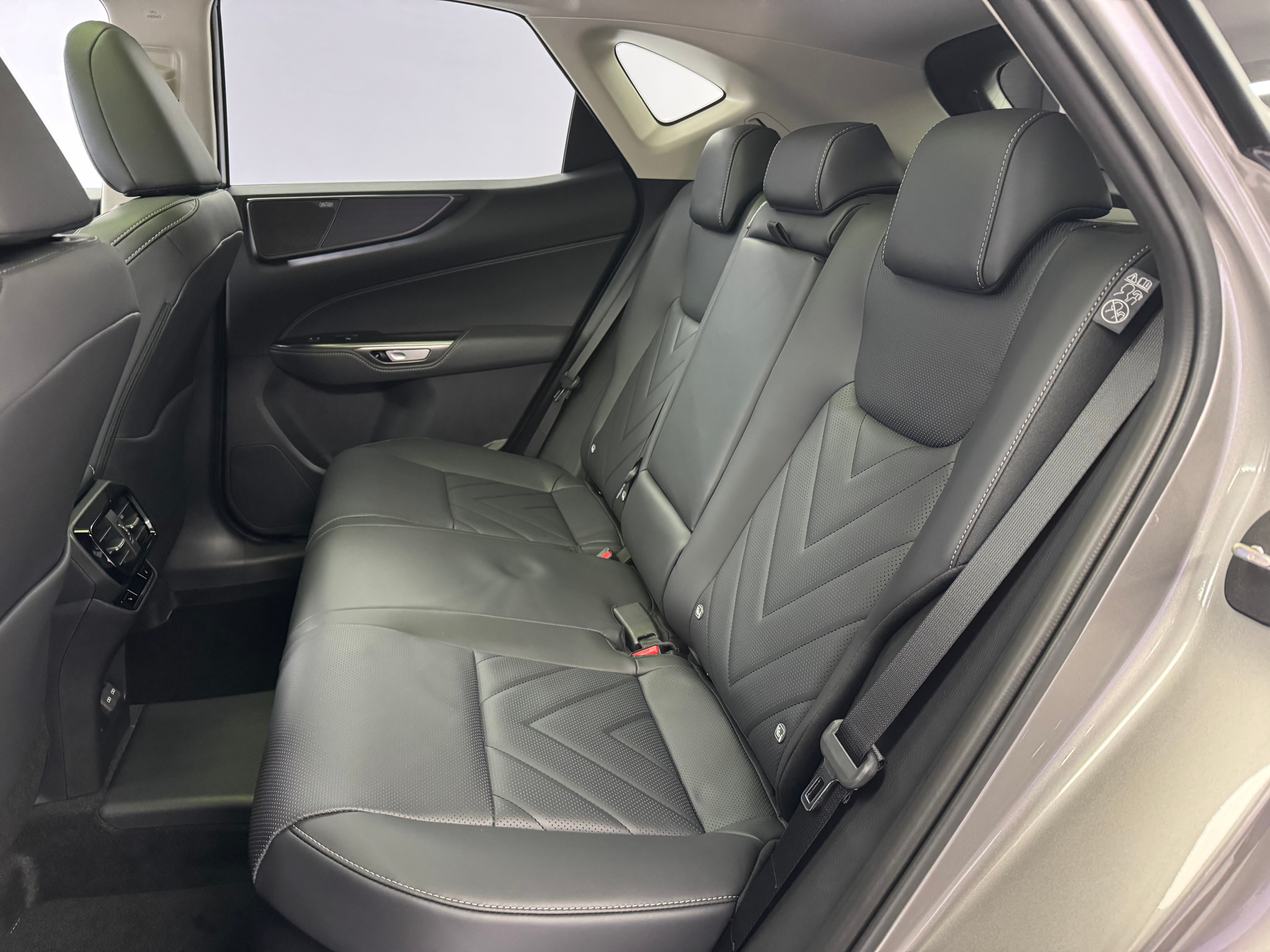 listing desktop thumbnail image 9