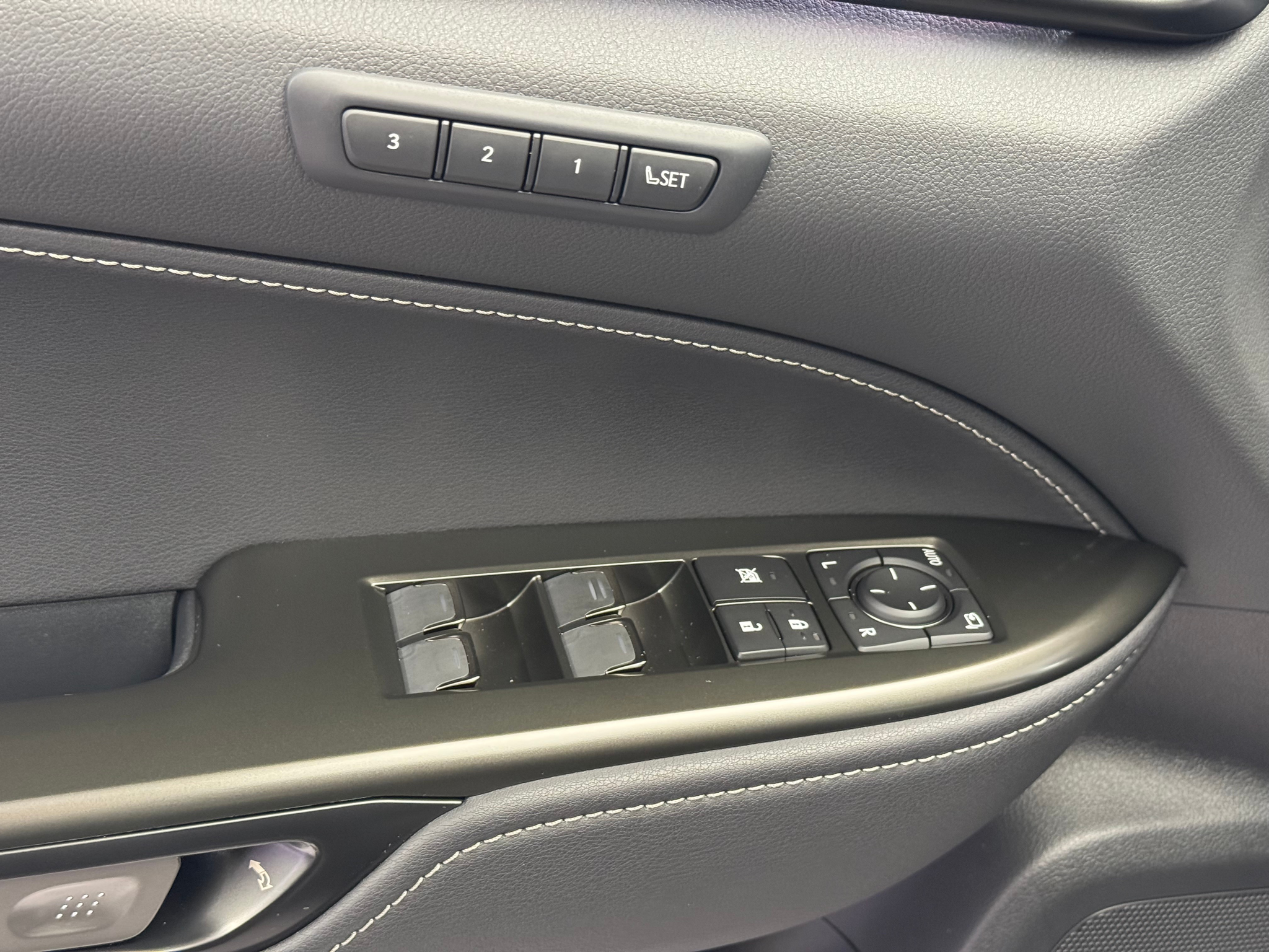 listing desktop thumbnail image 14