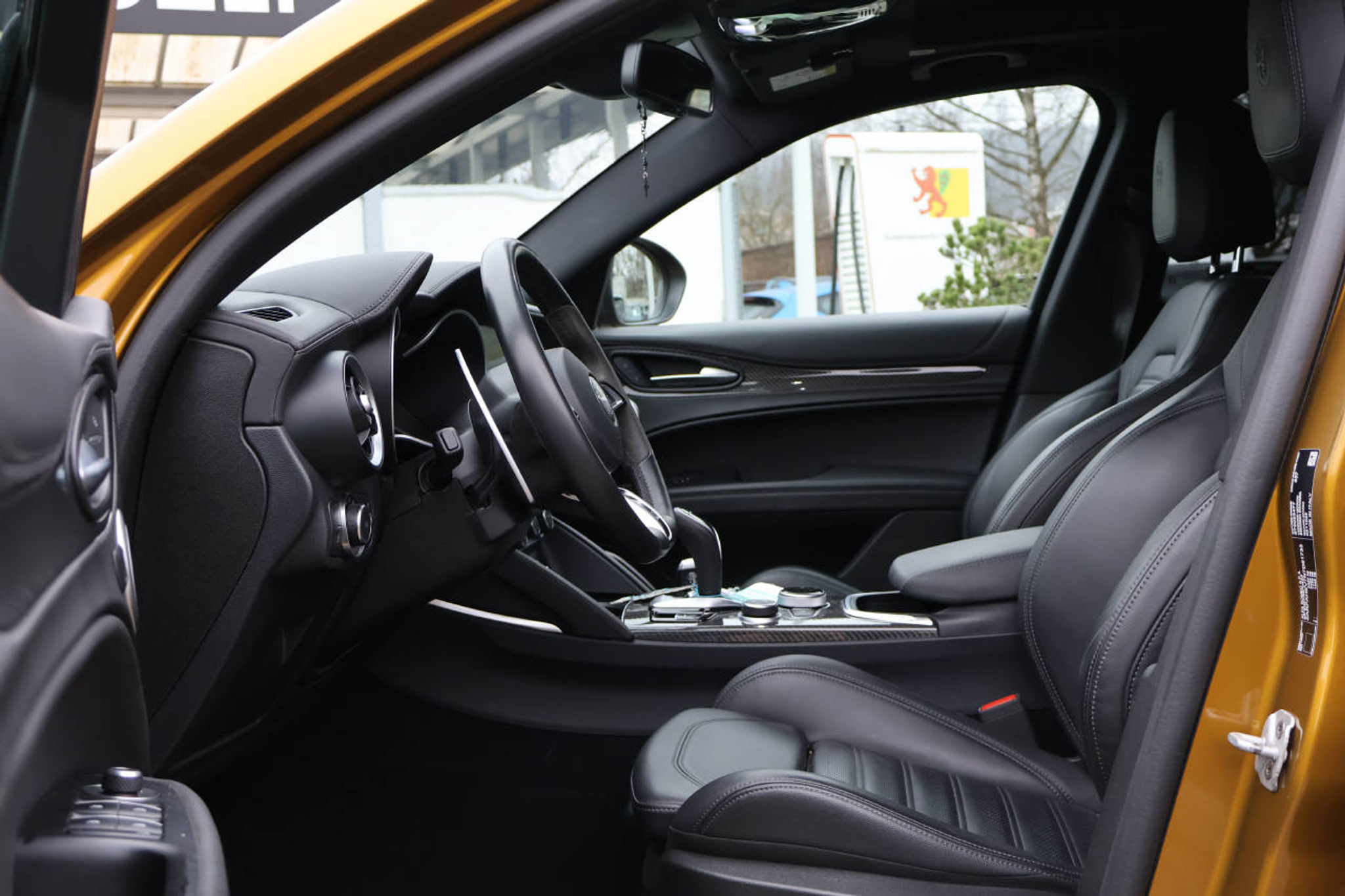 listing desktop thumbnail image 9