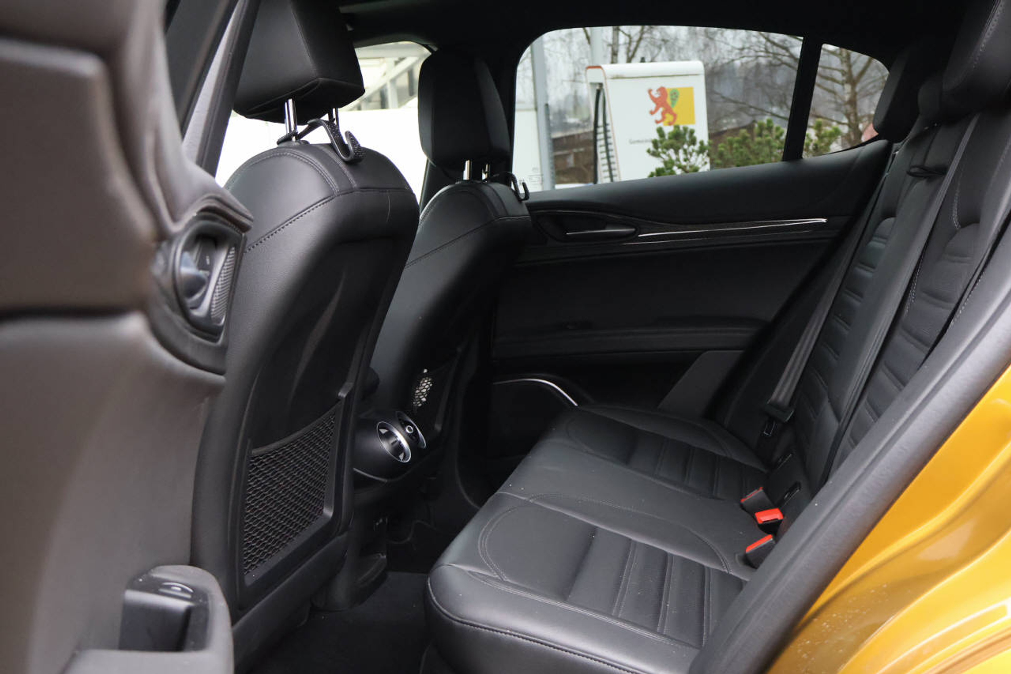 listing desktop thumbnail image 15