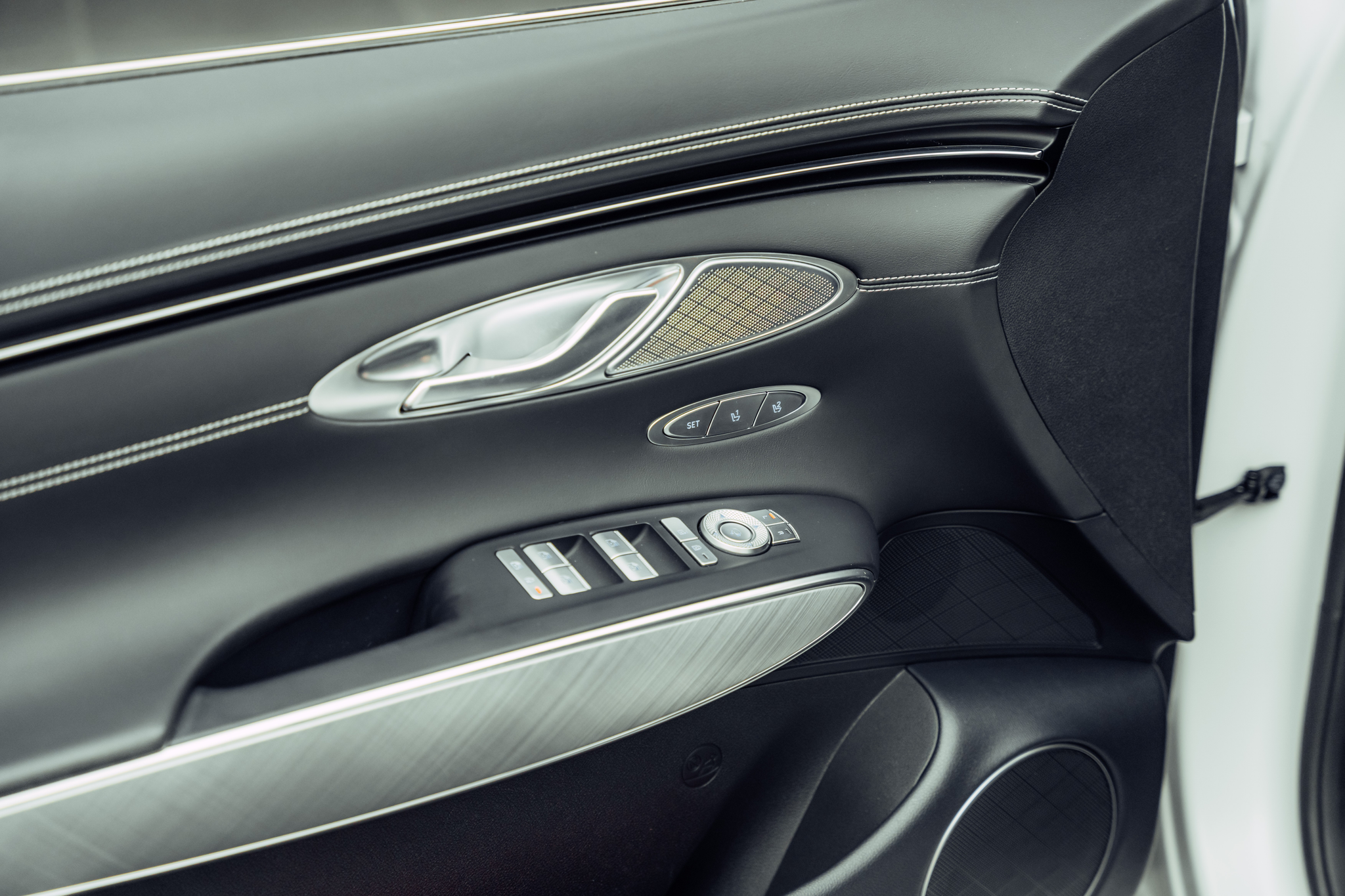 listing desktop thumbnail image 10