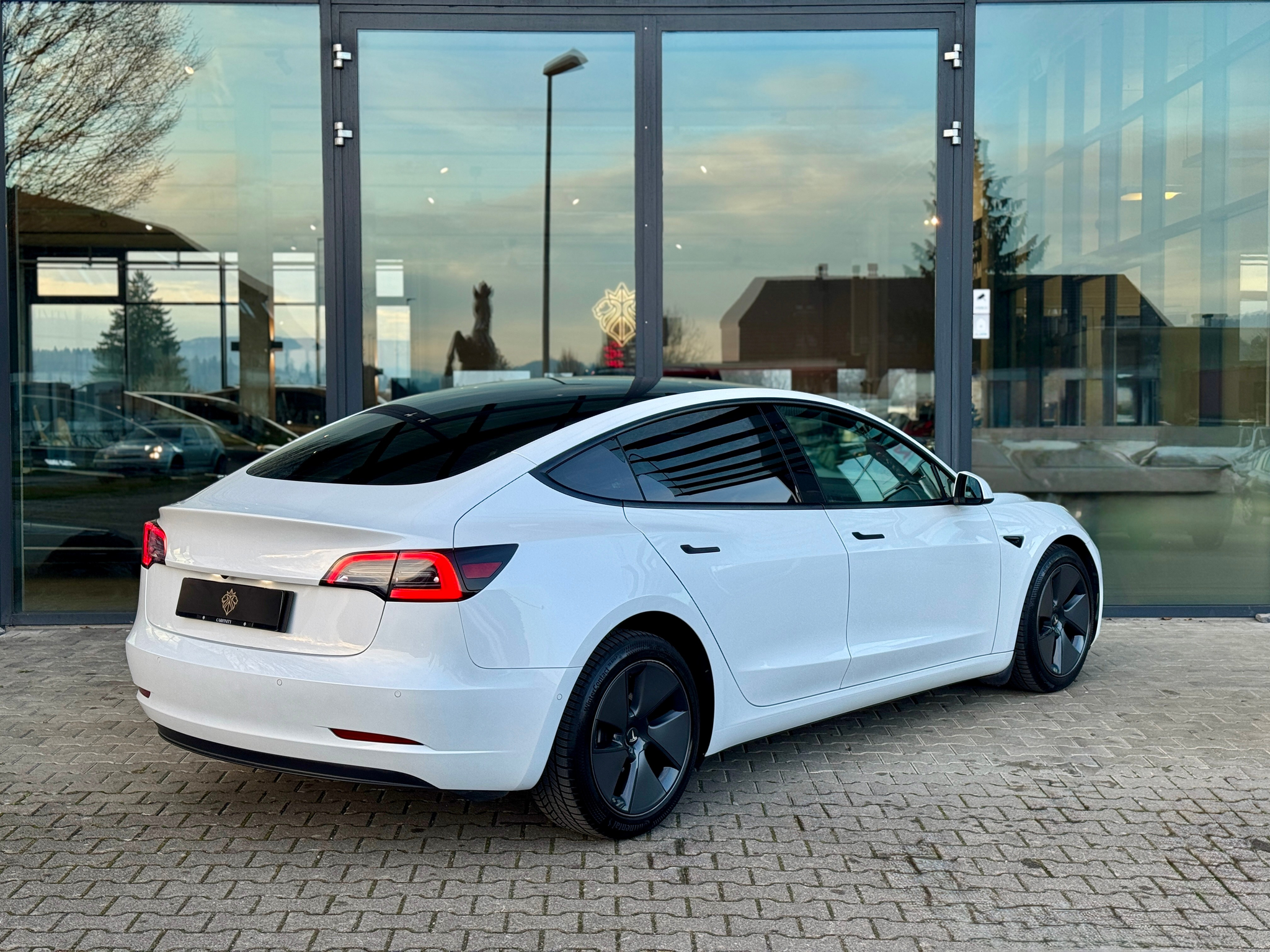 listing desktop thumbnail image 5