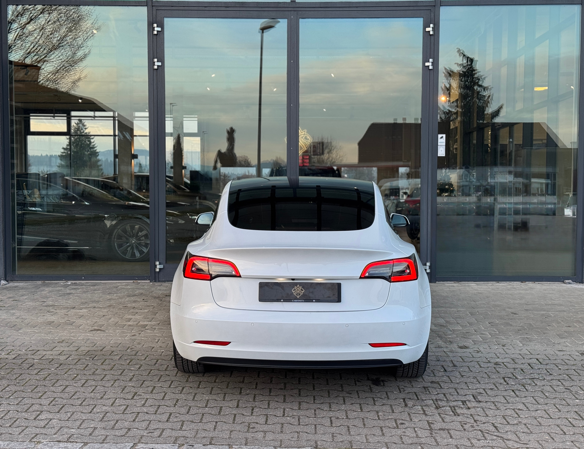 listing desktop thumbnail image 4