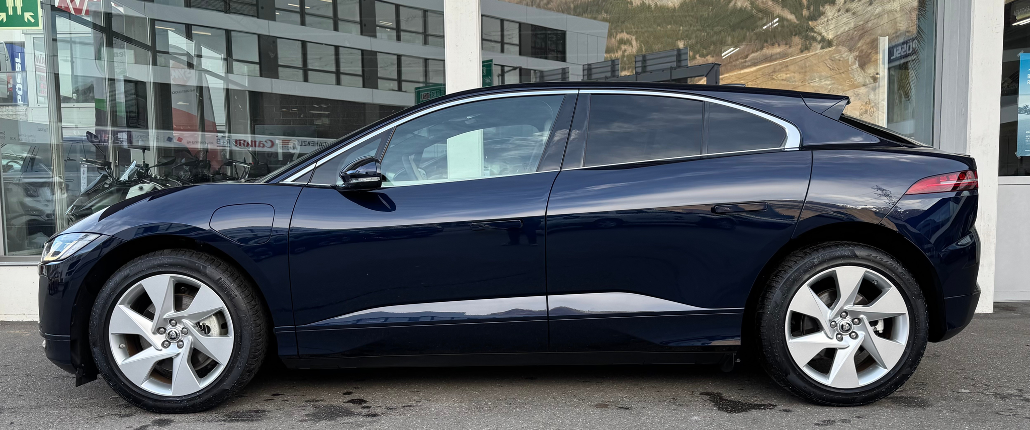 listing desktop thumbnail image 2