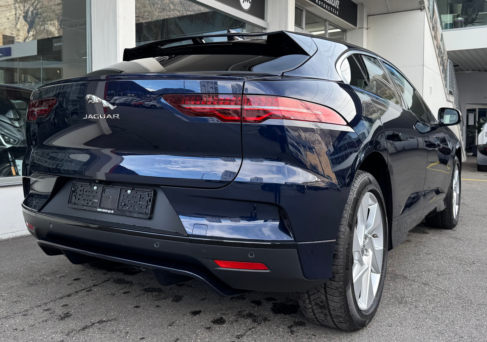 listing desktop thumbnail image 4