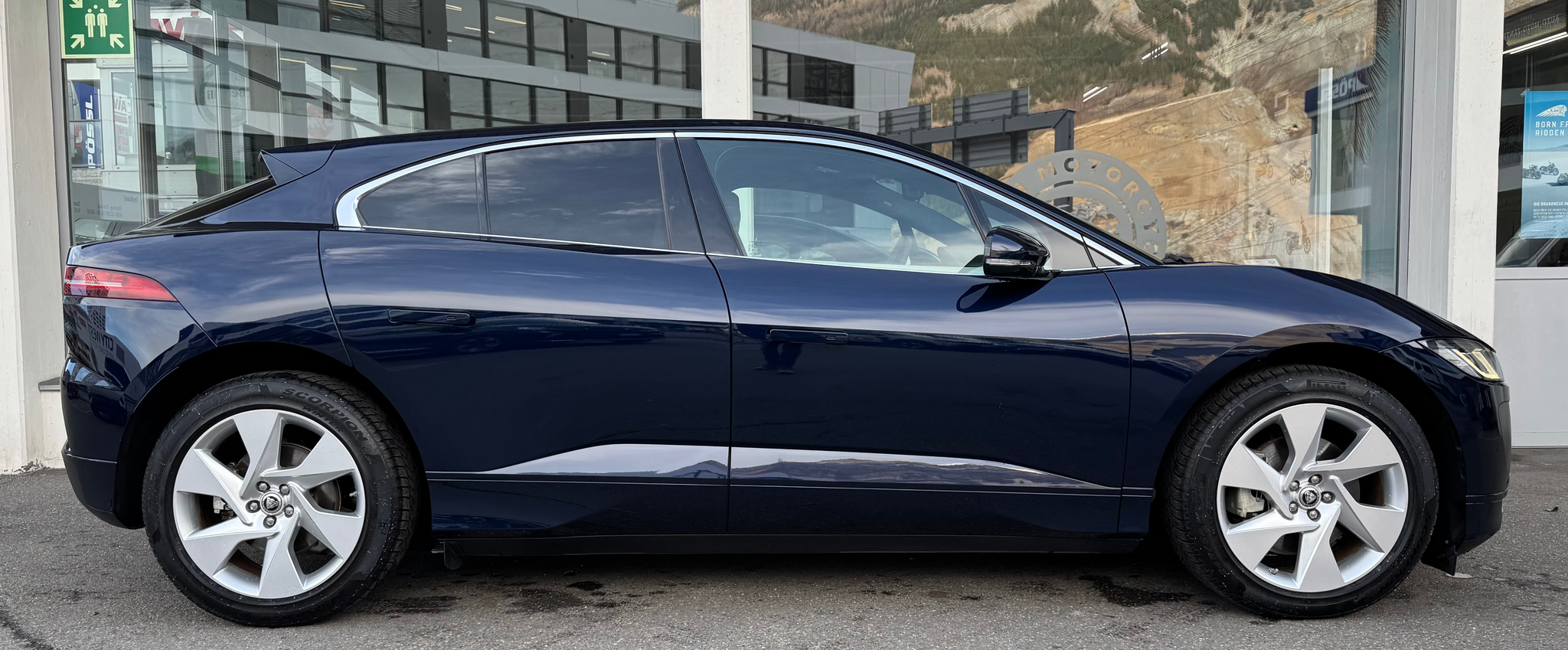 listing desktop thumbnail image 1