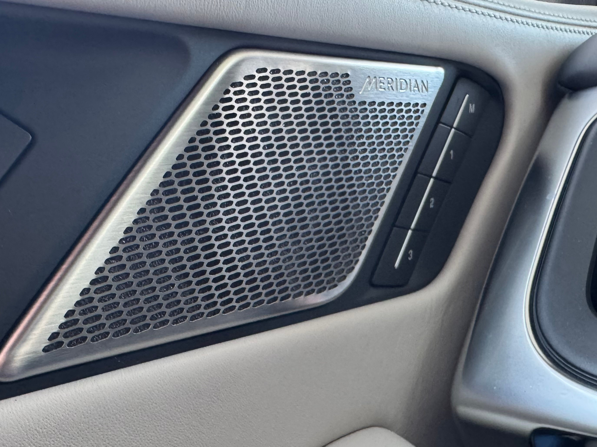 listing desktop thumbnail image 21