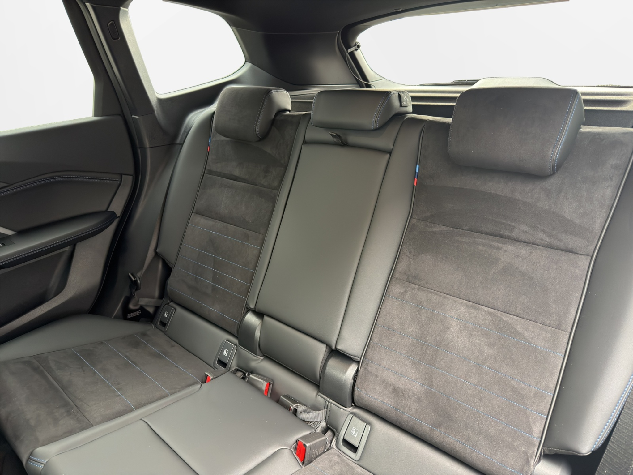 listing desktop thumbnail image 18