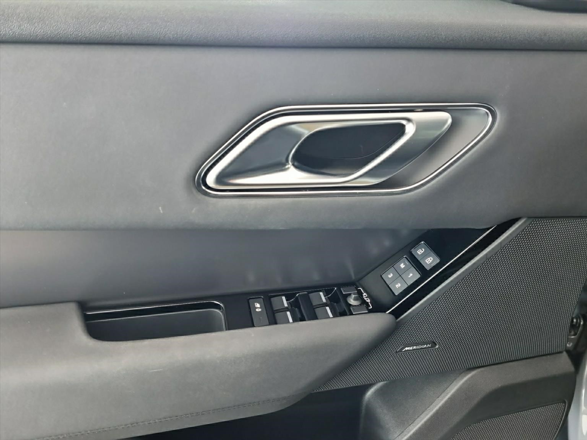 listing desktop thumbnail image 12