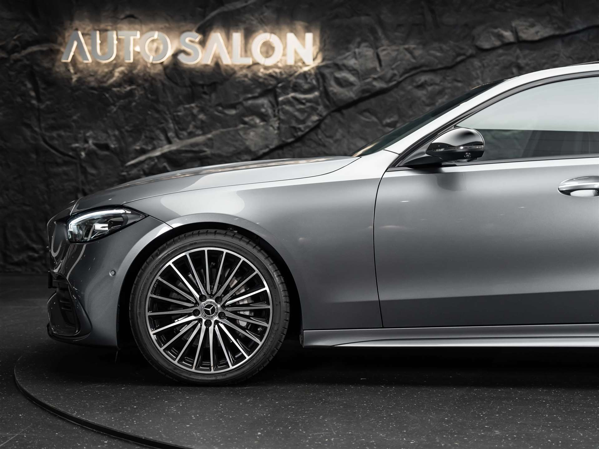 listing desktop thumbnail image 18