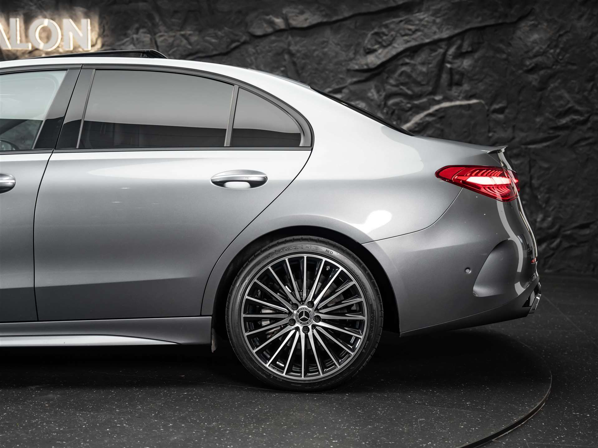 listing desktop thumbnail image 19