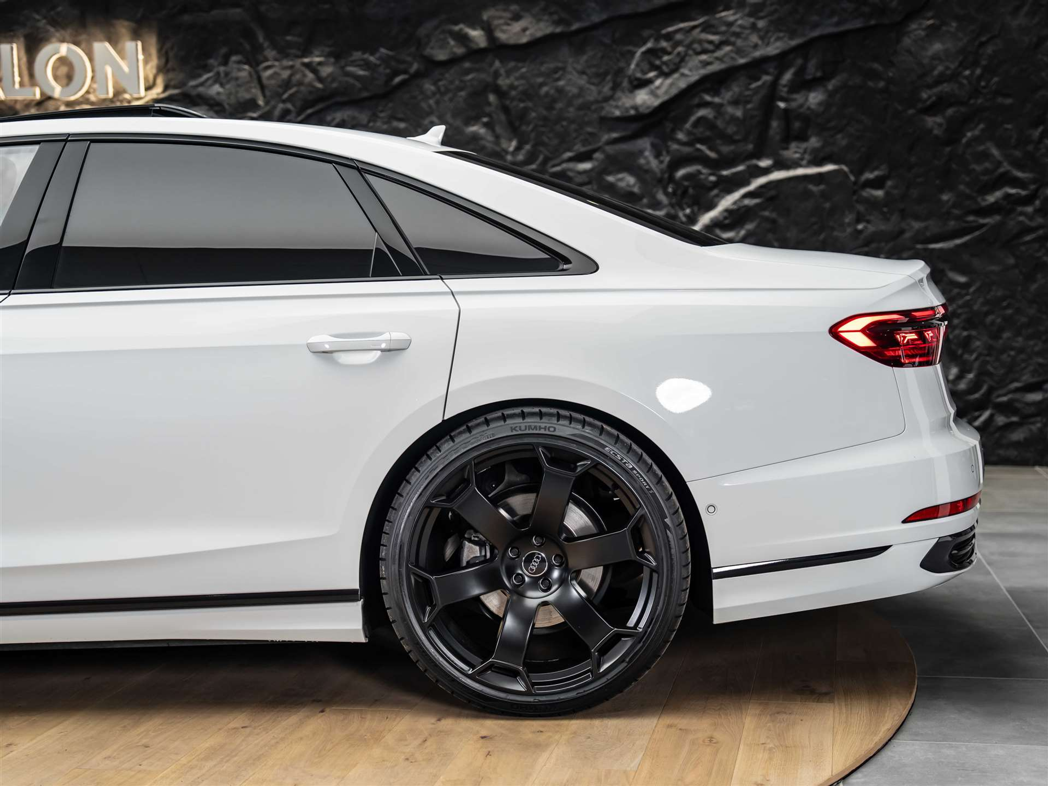 listing desktop thumbnail image 21