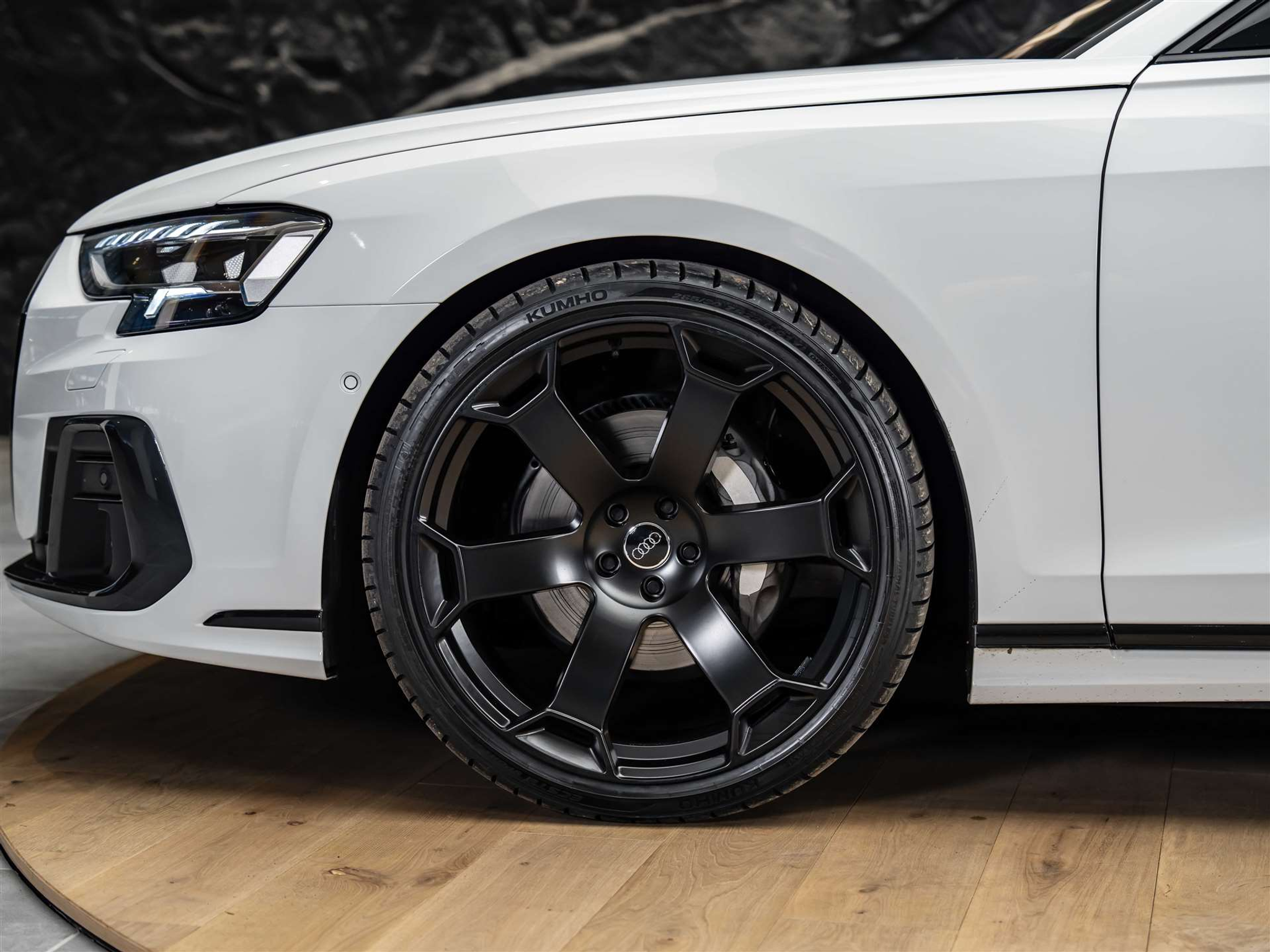 listing desktop thumbnail image 20