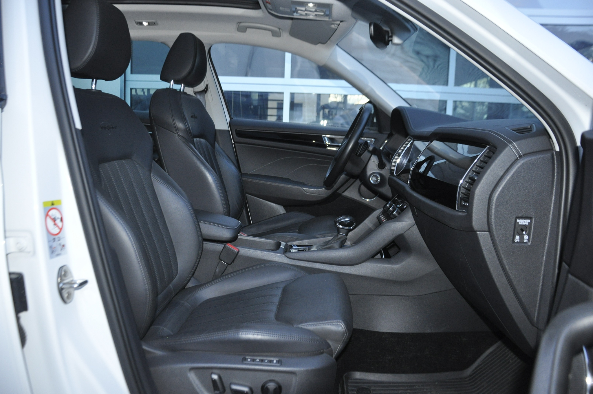 listing desktop thumbnail image 5