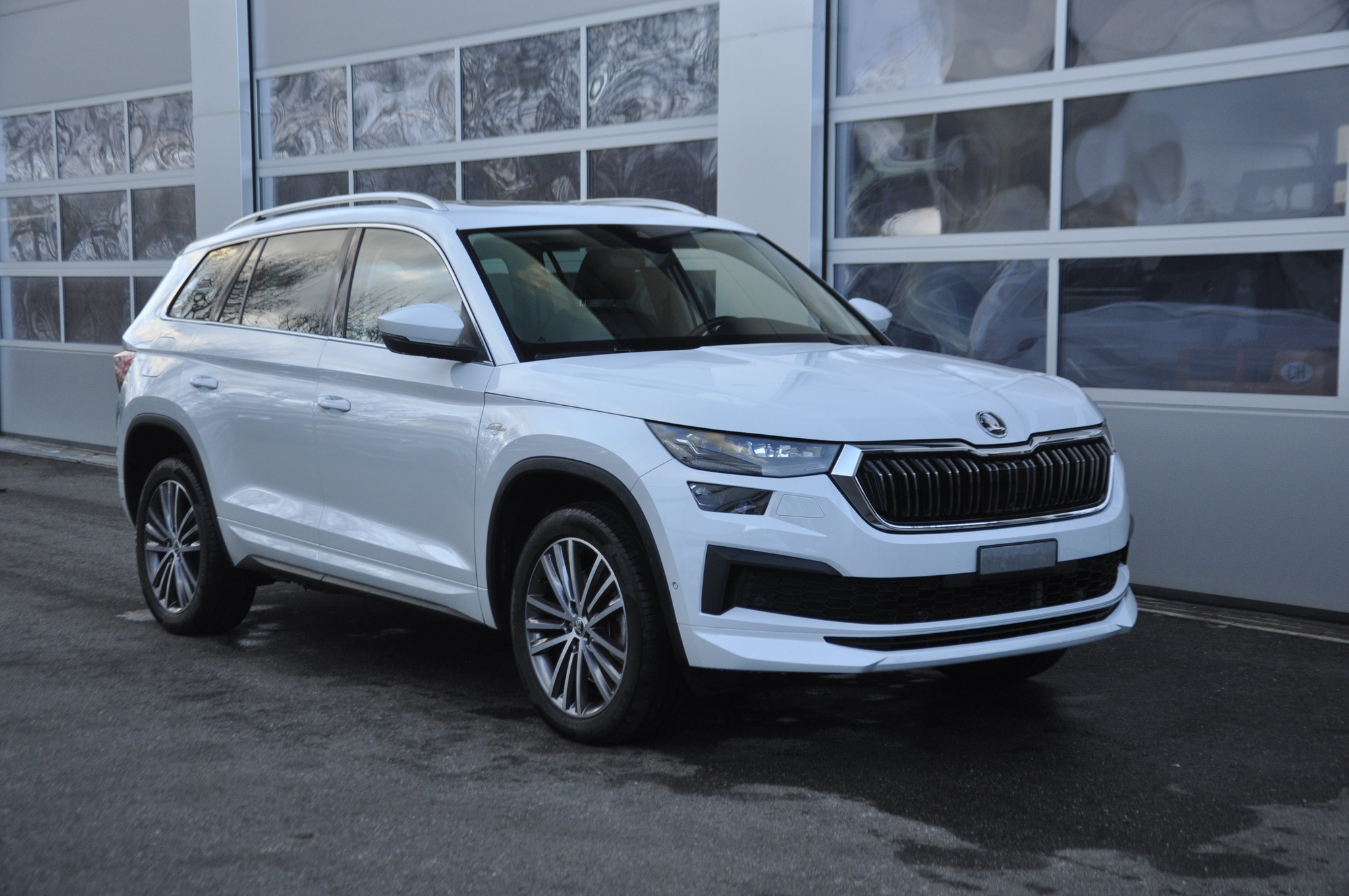 listing desktop thumbnail image 0