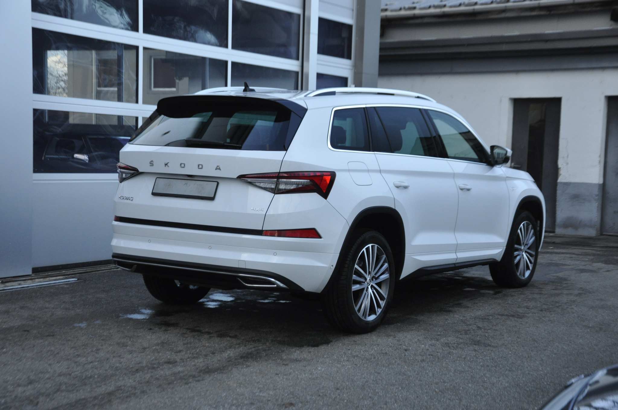 listing desktop thumbnail image 2