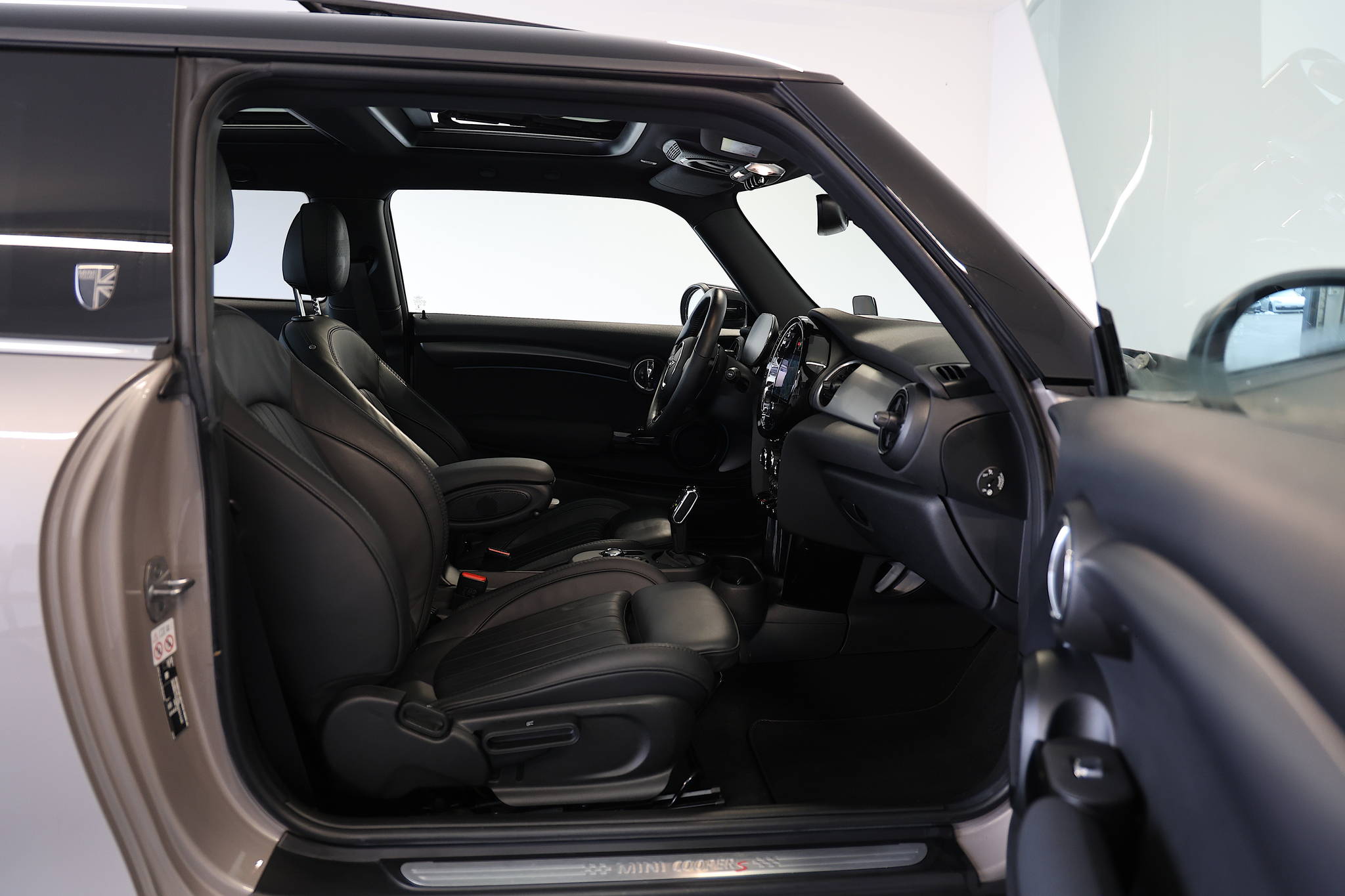 listing desktop thumbnail image 11