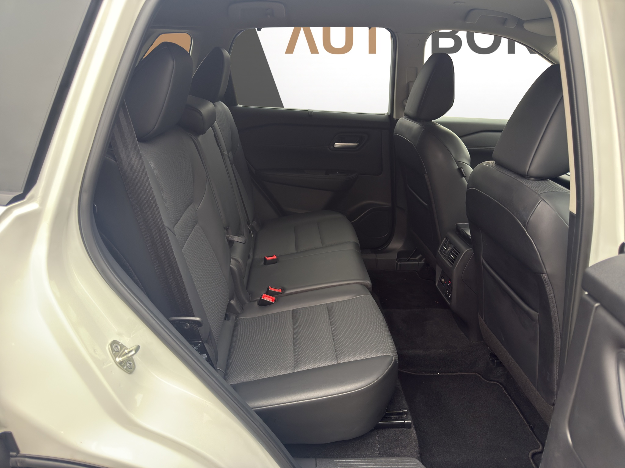 listing desktop thumbnail image 11