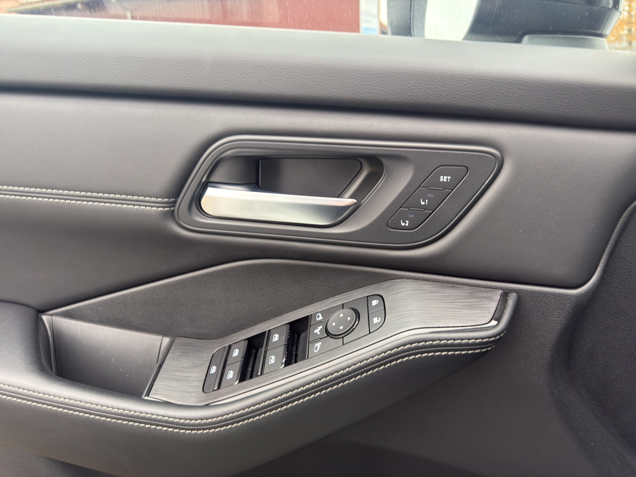 listing desktop thumbnail image 25