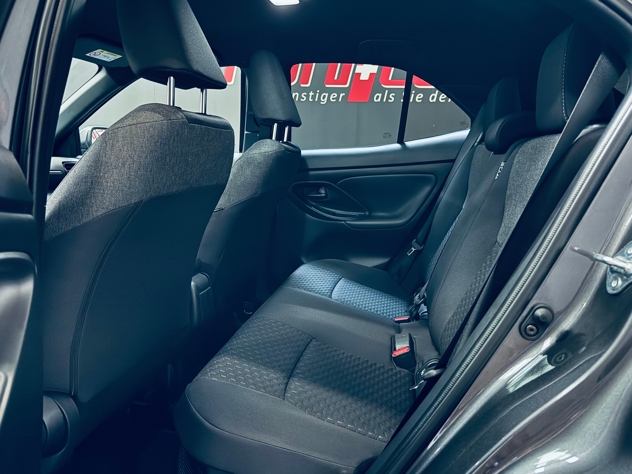 listing desktop thumbnail image 11