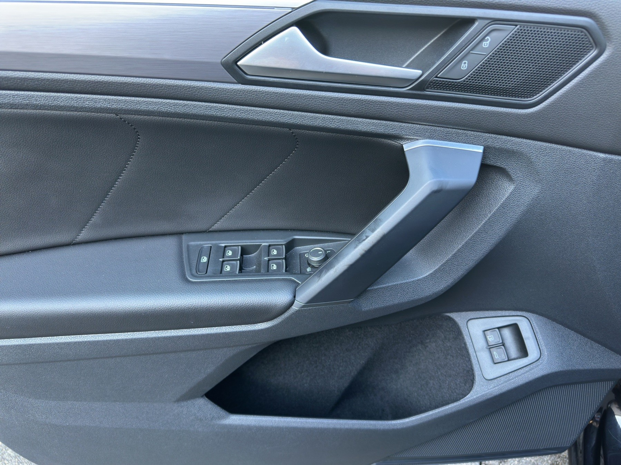 listing desktop thumbnail image 11