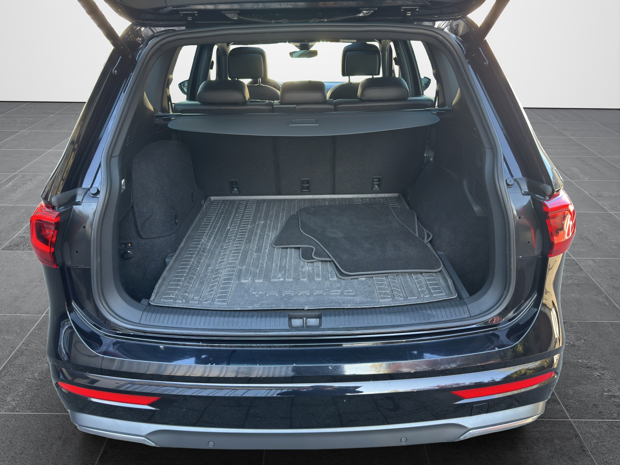 listing desktop thumbnail image 18