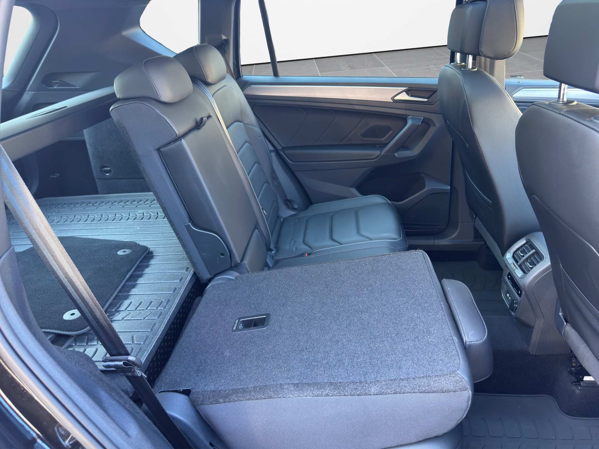 listing desktop thumbnail image 17