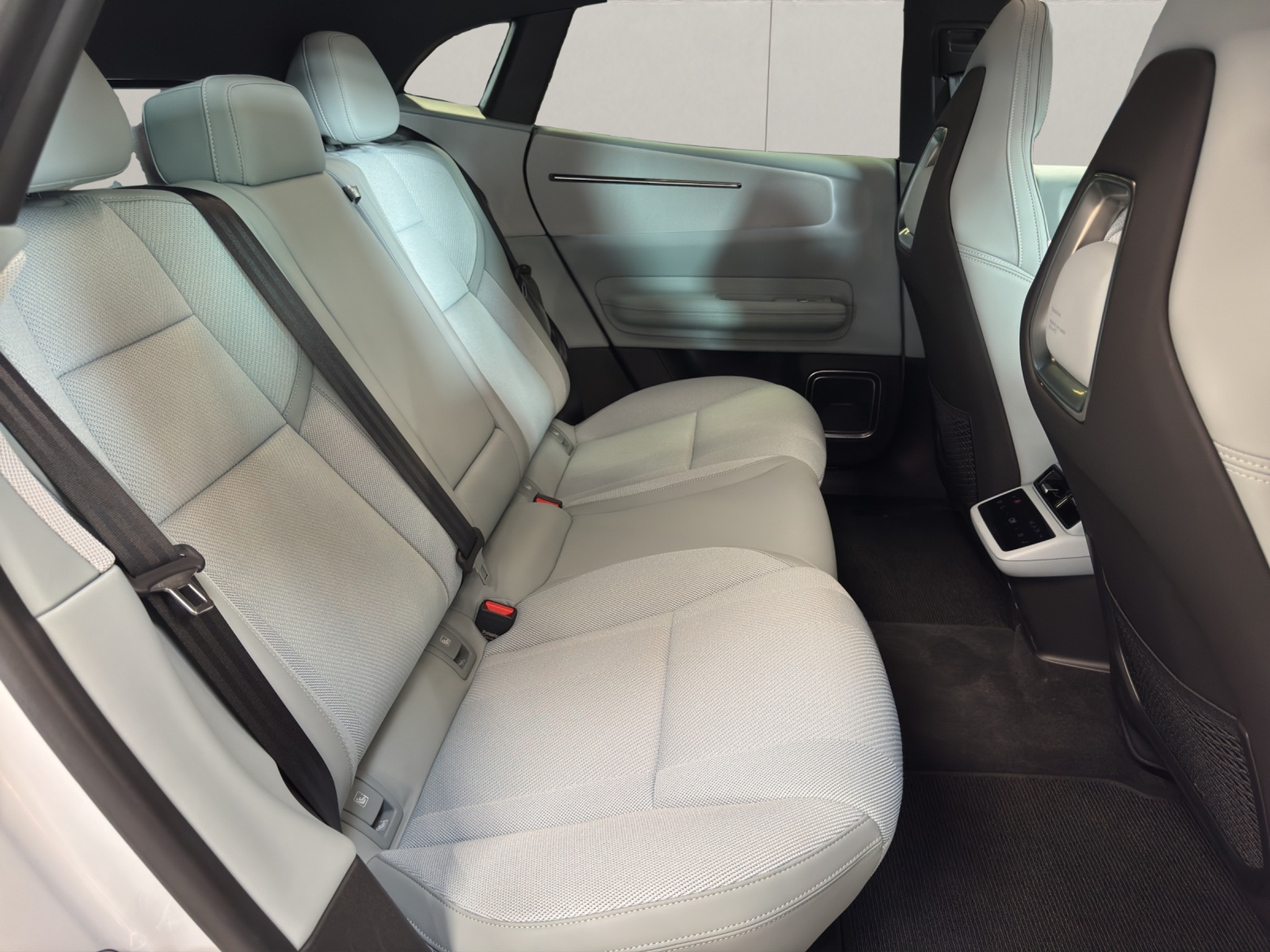 listing desktop thumbnail image 9