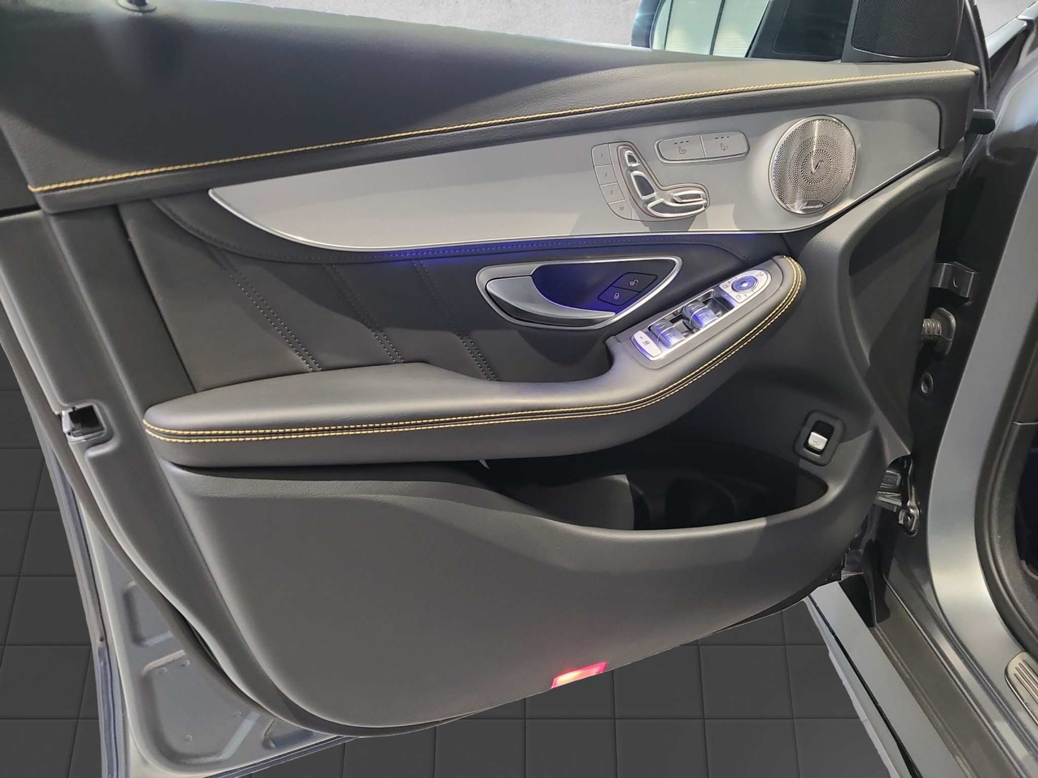 listing desktop thumbnail image 8