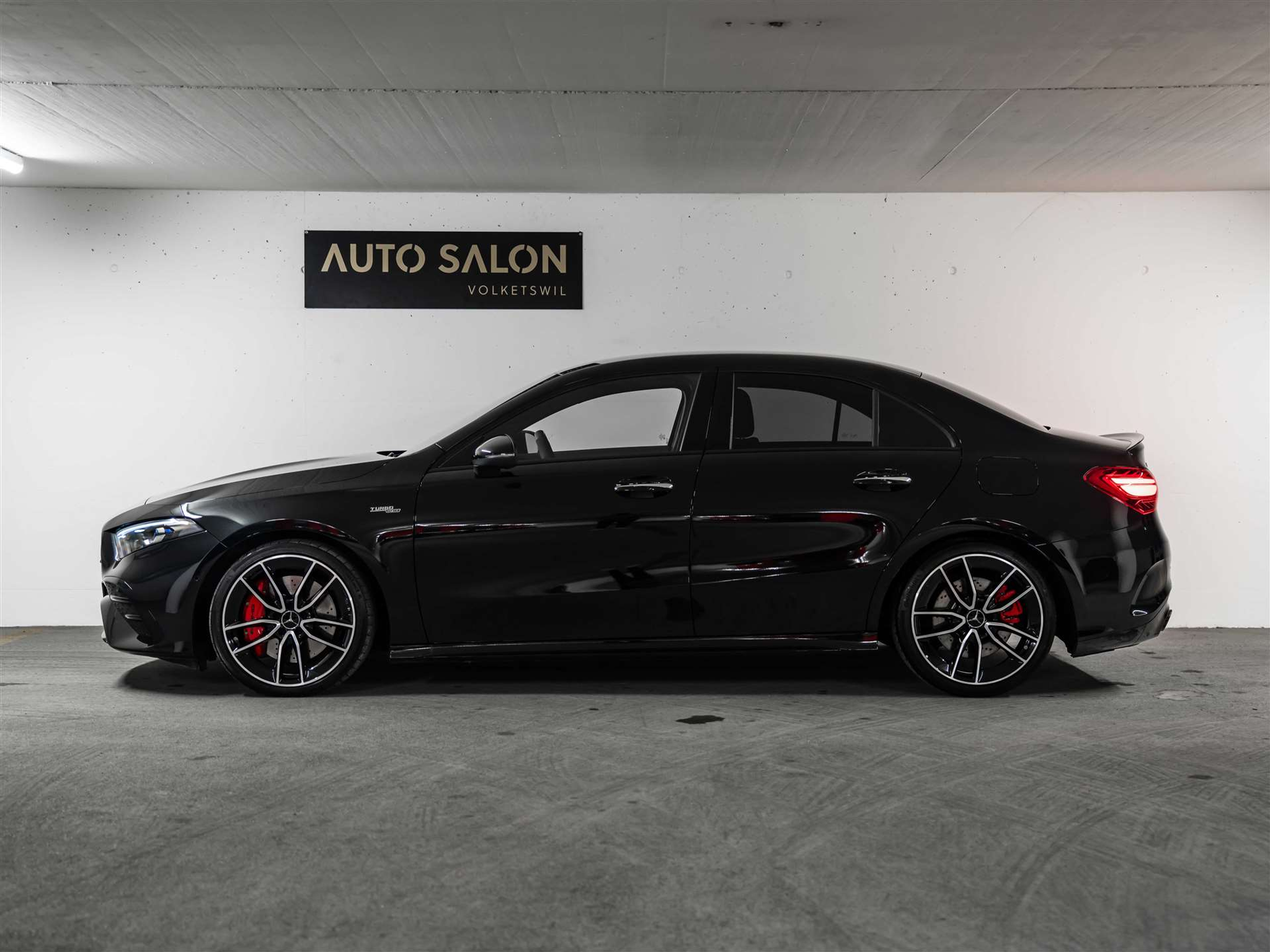 listing desktop thumbnail image 1