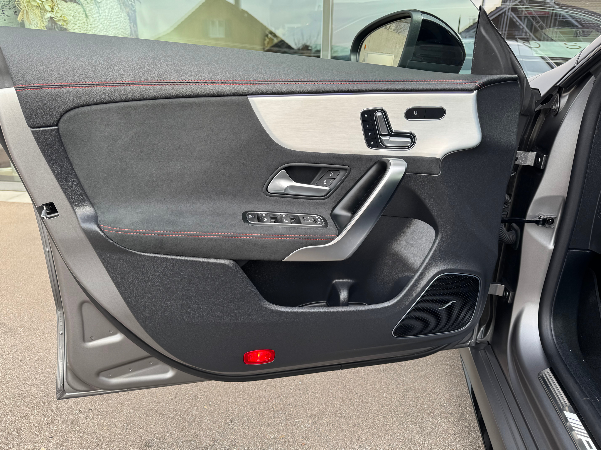 listing desktop thumbnail image 22