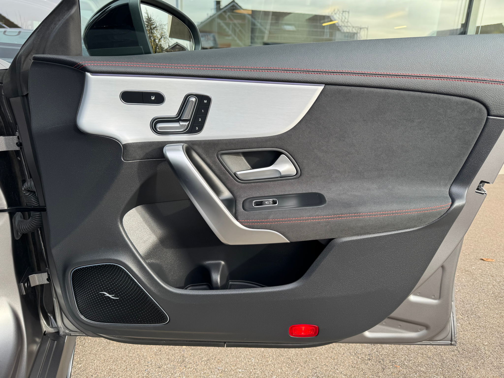 listing desktop thumbnail image 17