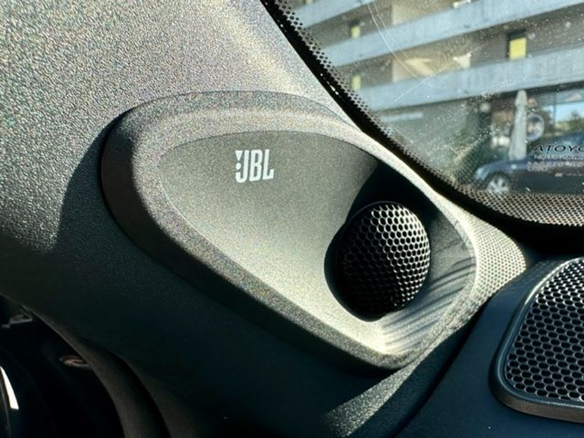 listing desktop thumbnail image 10