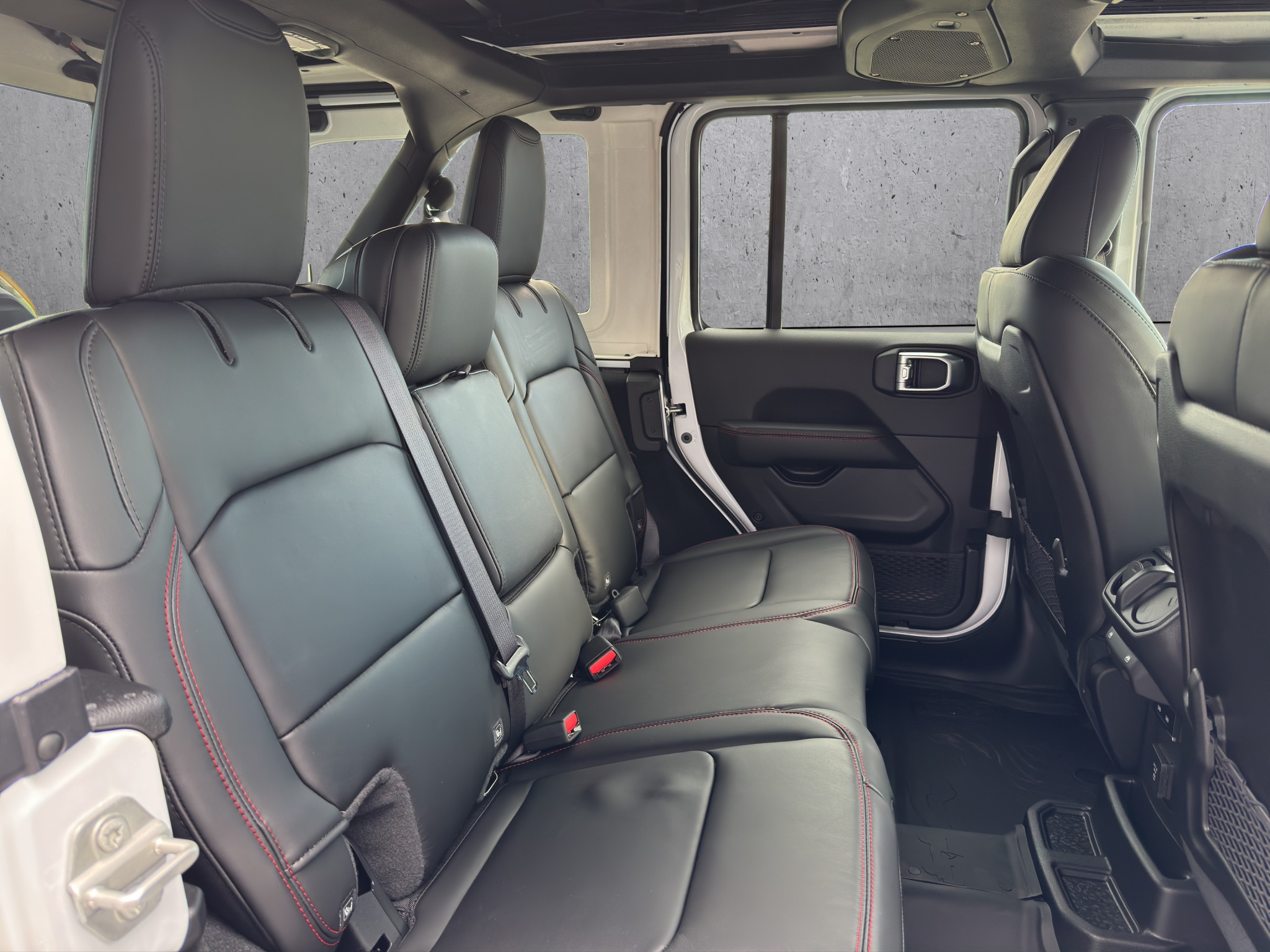 listing desktop thumbnail image 11