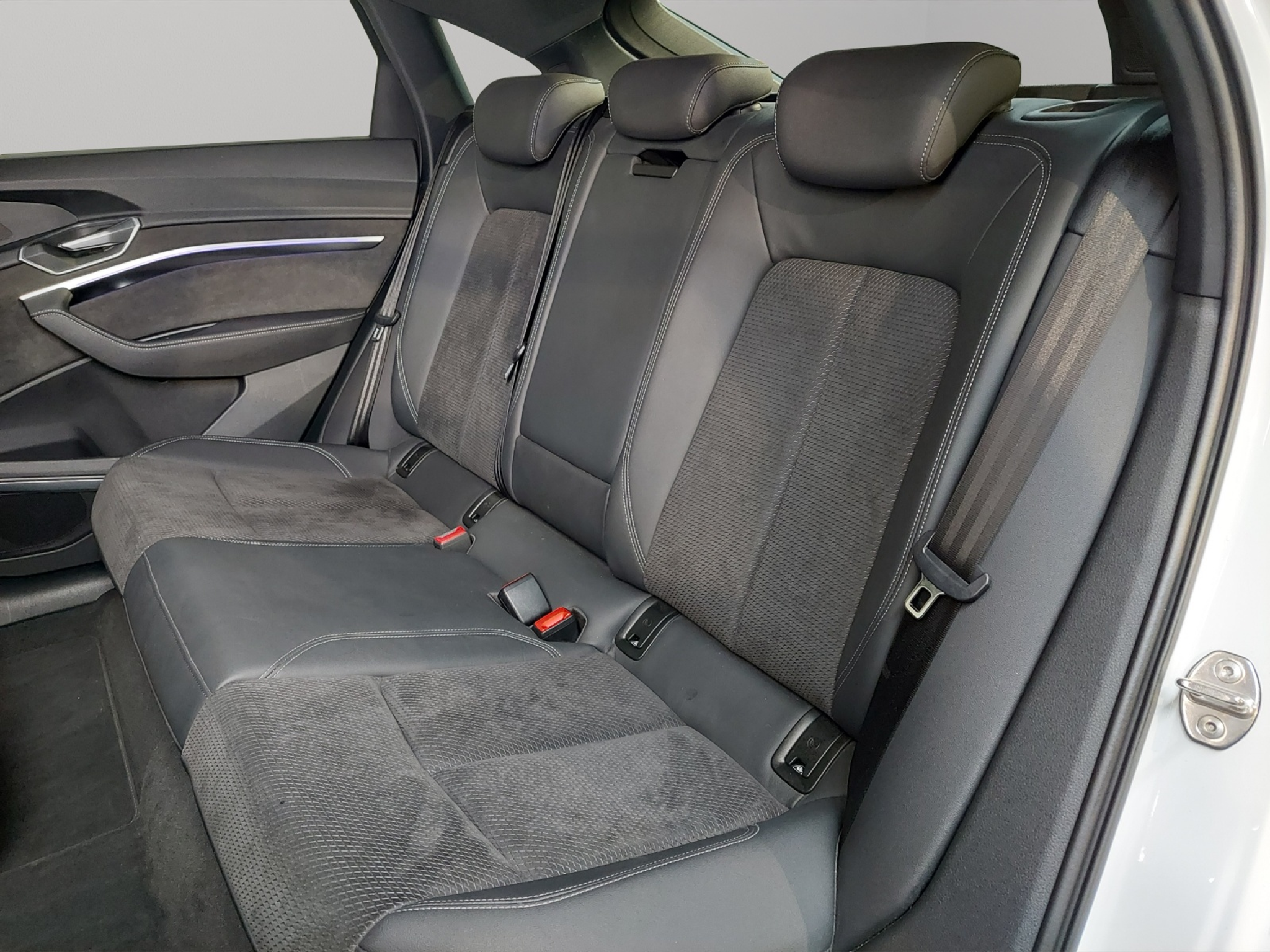 listing desktop thumbnail image 7